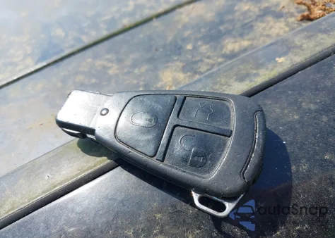 1998 Mercedes-Benz E 320 z USA, uszkodzony, nr VIN WDBJF65F9WA619247